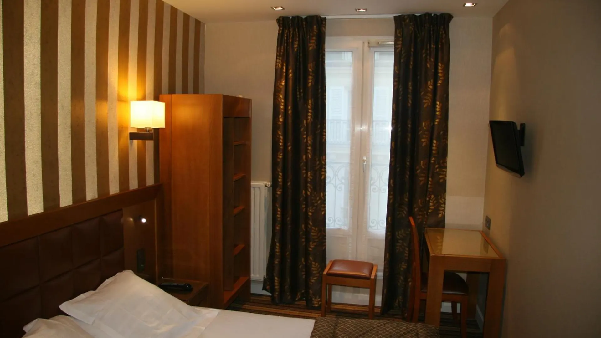 Hotel Bellevue Saint-lazare 2*