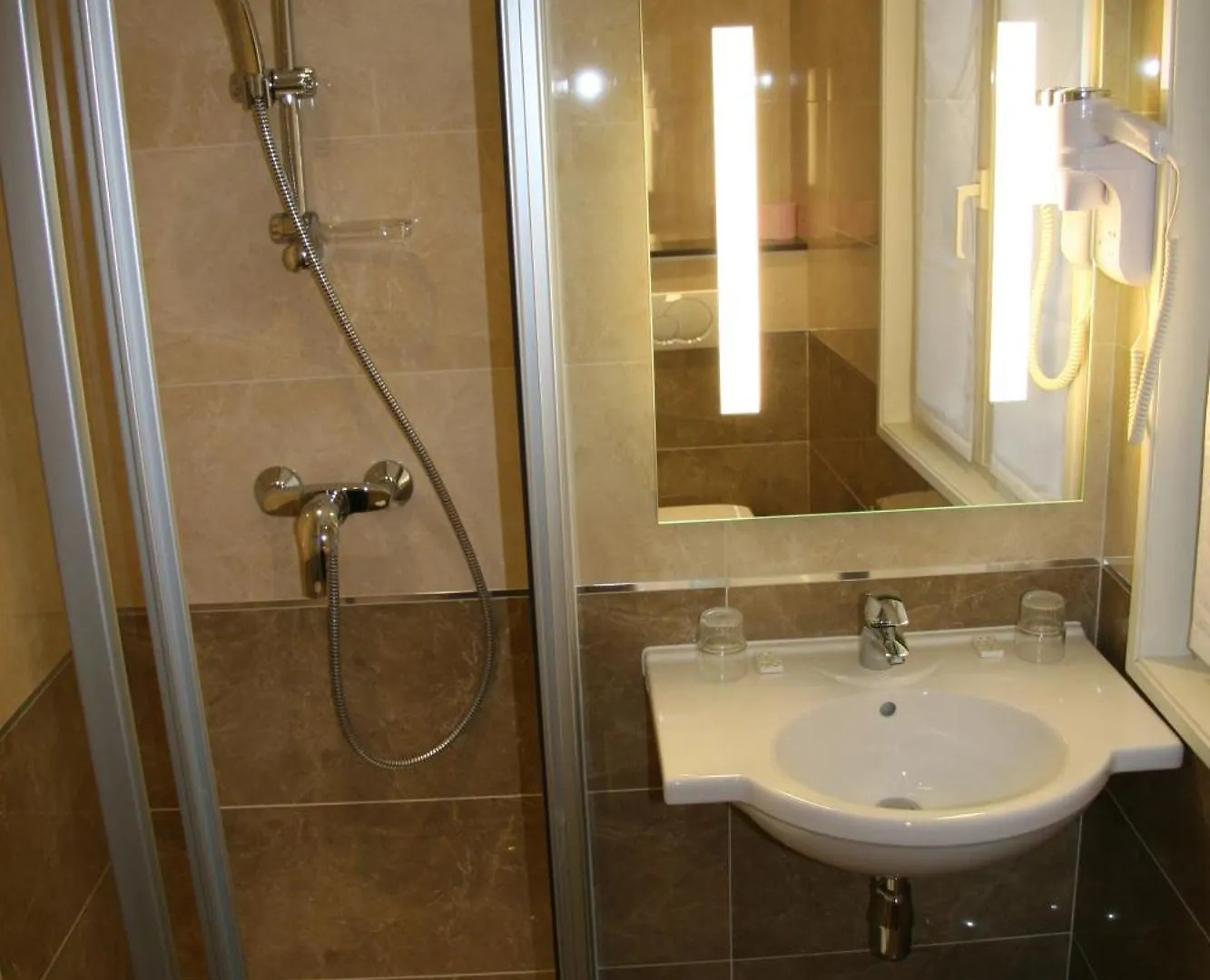 Ξενοδοχείο Bellevue Saint-lazare 2*